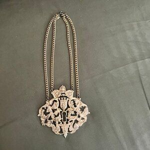 Nettie Rosenstein Gold Pendant Necklace